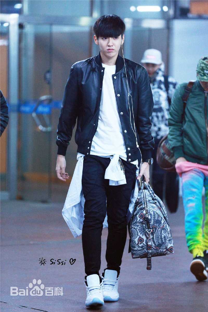 吴亦凡(KRIS)机场Fashion生活照相册