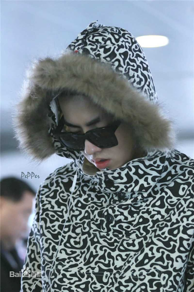 吴亦凡(KRIS)机场Fashion生活照相册