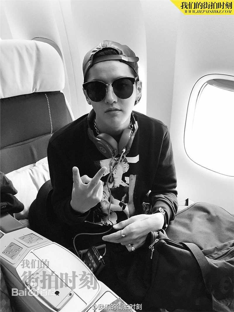 吴亦凡(KRIS) 街拍素颜照壁纸