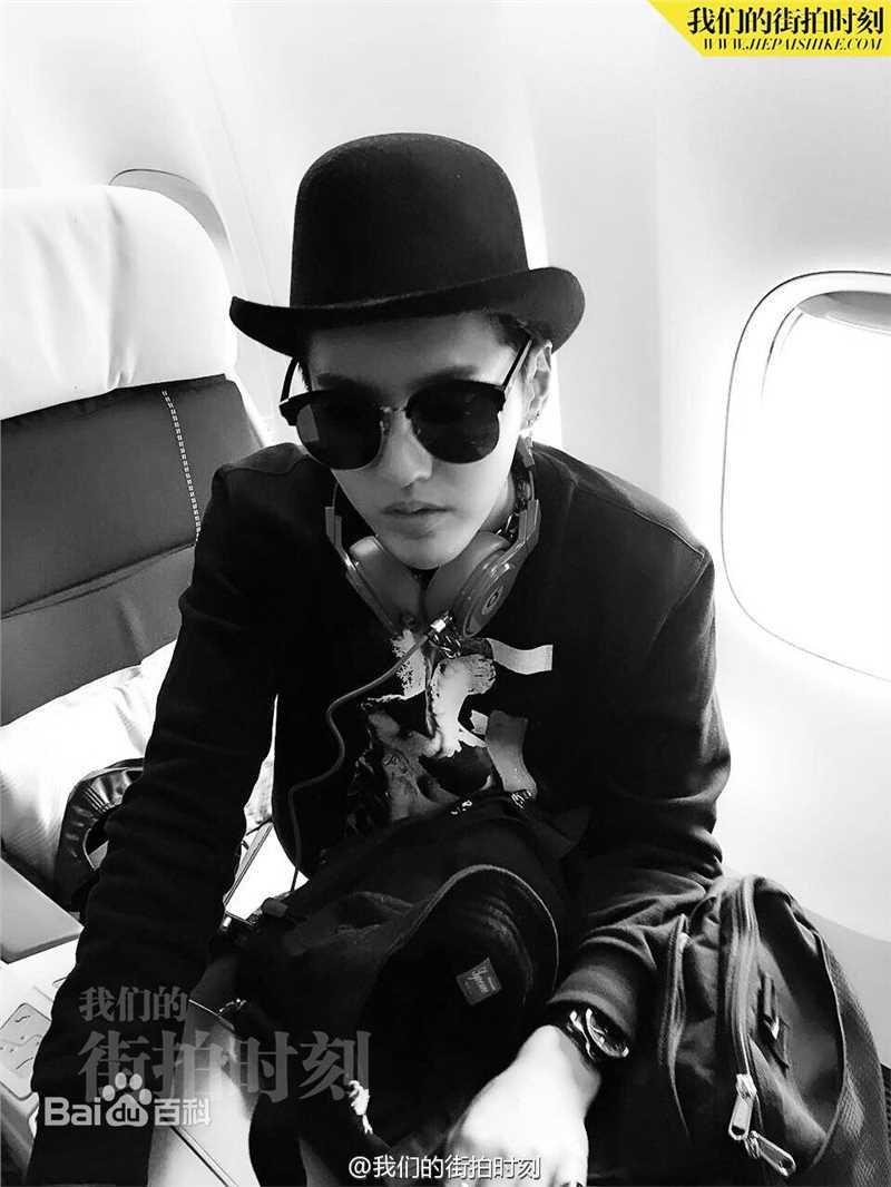 吴亦凡(KRIS) 街拍素颜照壁纸