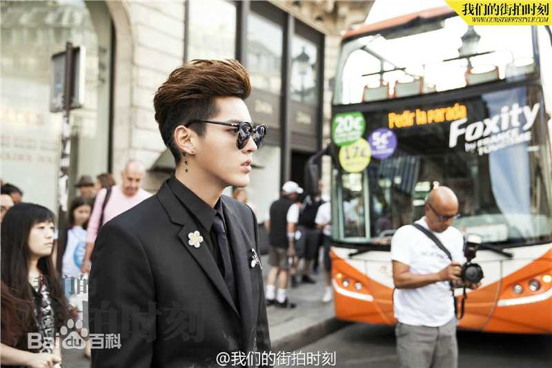 吴亦凡(KRIS) 街拍素颜照壁纸