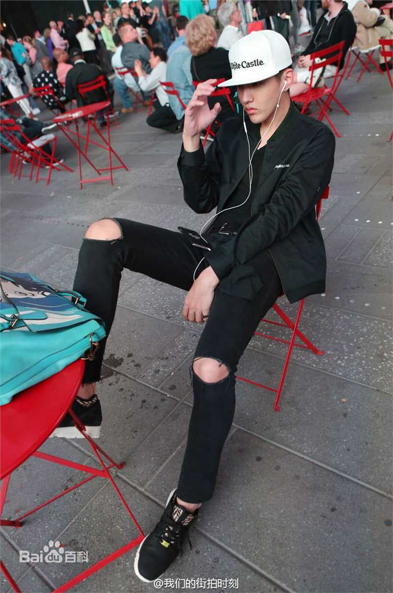 吴亦凡(KRIS) 街拍素颜照壁纸