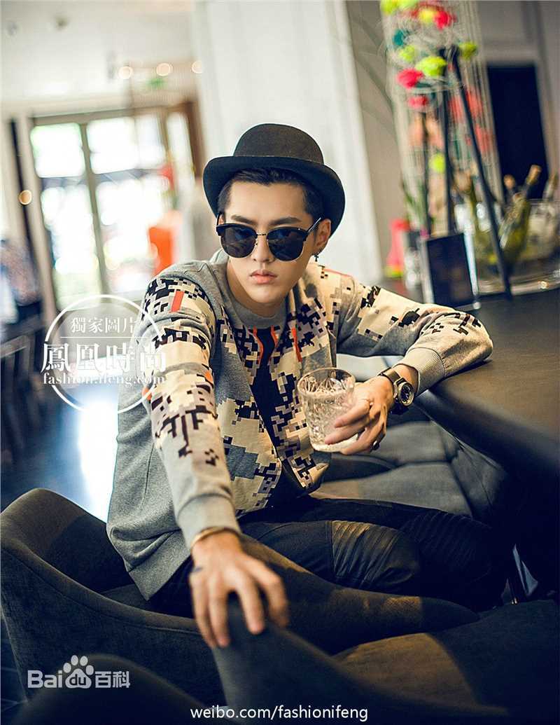 吴亦凡(KRIS) 街拍素颜照壁纸