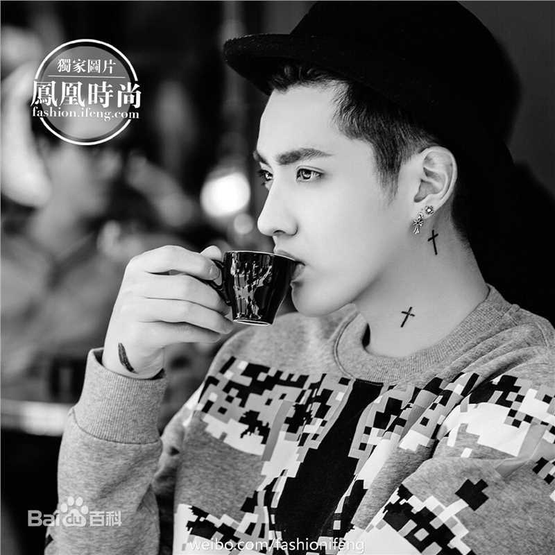 吴亦凡(KRIS) 街拍素颜照壁纸