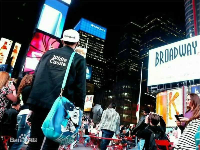 吴亦凡(KRIS) 街拍素颜照壁纸