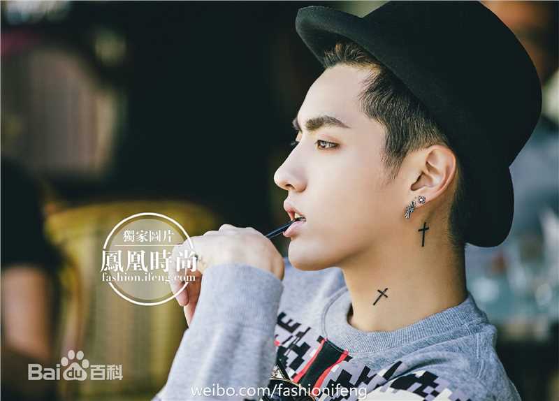 吴亦凡(KRIS) 街拍素颜照壁纸