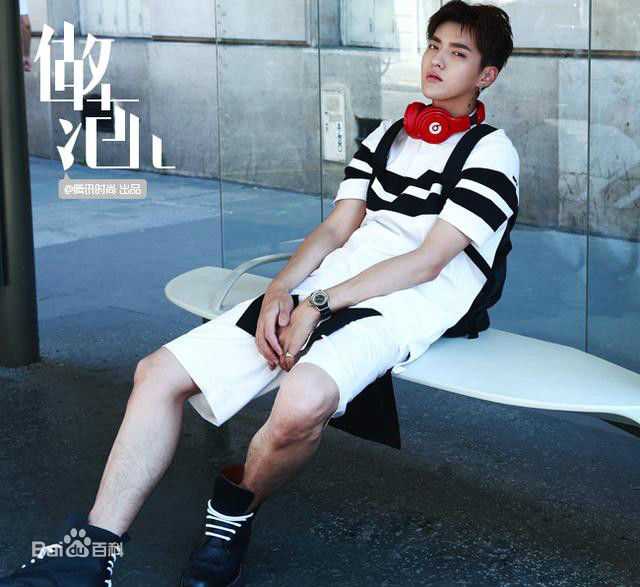吴亦凡(KRIS) 街拍素颜照壁纸