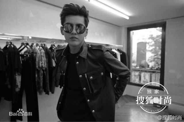吴亦凡(KRIS) 街拍素颜照壁纸