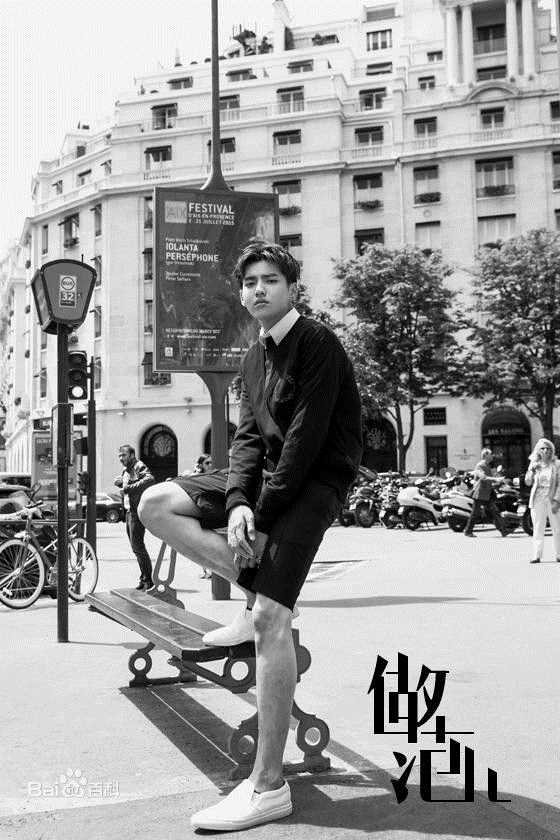 吴亦凡(KRIS) 街拍素颜照壁纸