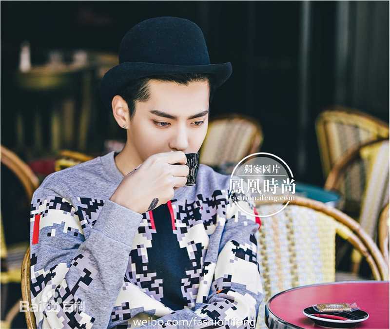 吴亦凡(KRIS) 街拍素颜照壁纸