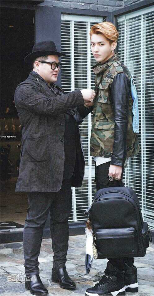 吴亦凡(KRIS) 街拍素颜照壁纸