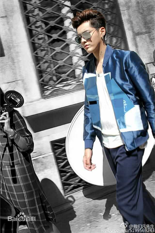 吴亦凡(KRIS) 街拍素颜照壁纸