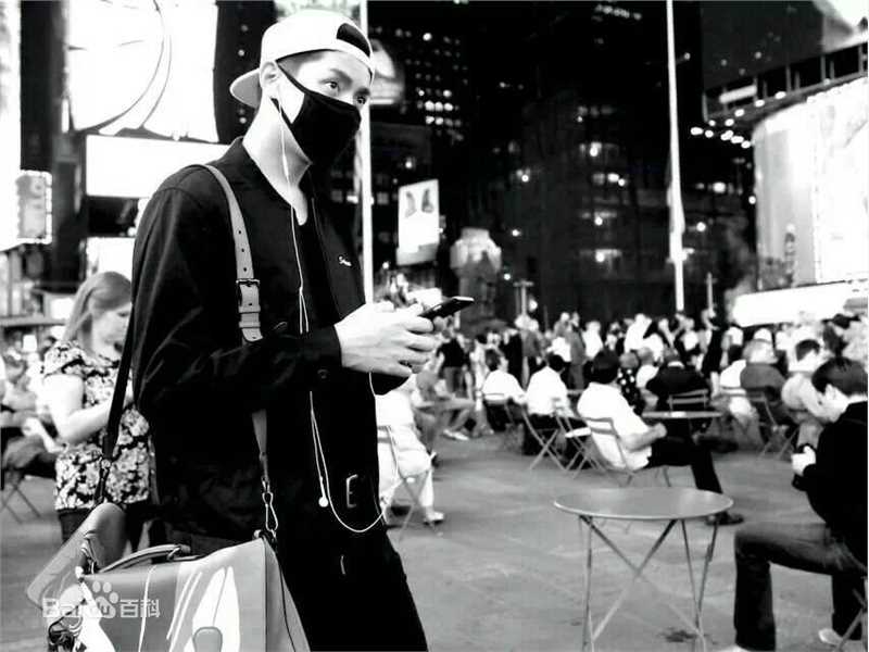 吴亦凡(KRIS) 街拍素颜照壁纸