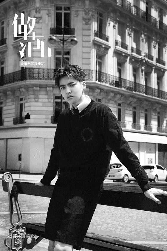 吴亦凡(KRIS) 街拍素颜照壁纸