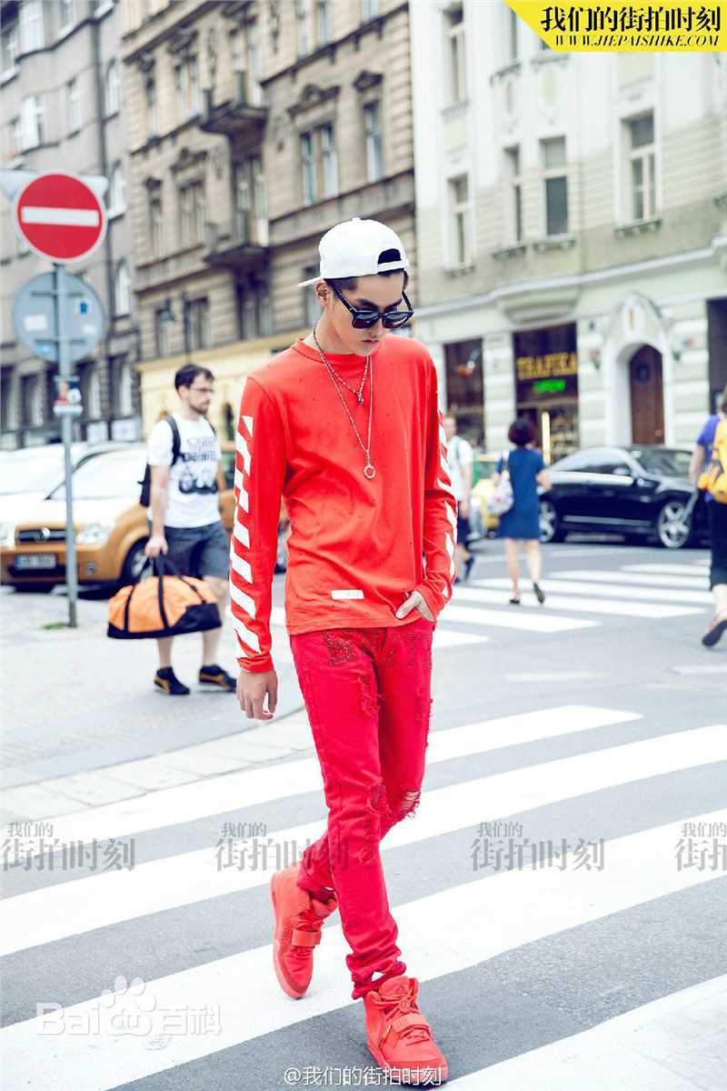 吴亦凡(KRIS) 街拍素颜照壁纸