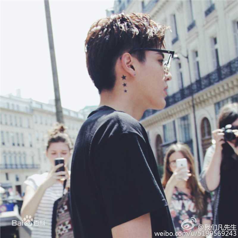 吴亦凡(KRIS) 街拍素颜照壁纸