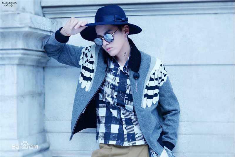 吴亦凡(KRIS) 街拍素颜照壁纸