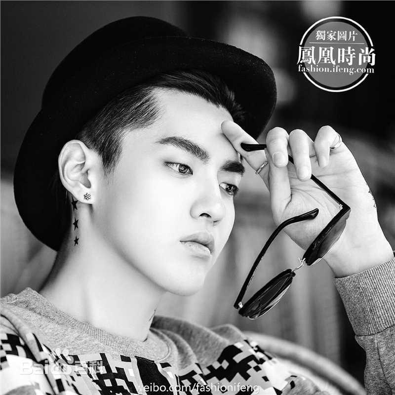 吴亦凡(KRIS) 街拍素颜照壁纸