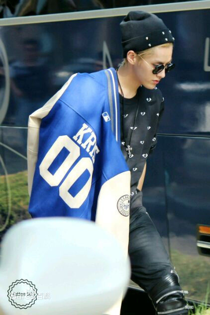 吴亦凡(KRIS) 街拍素颜照壁纸