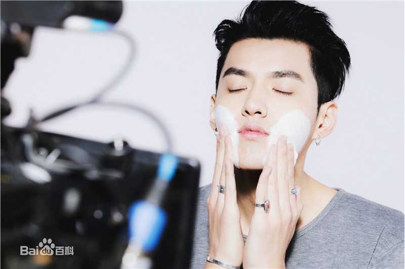 吴亦凡(KRIS)形象代言素颜照相册