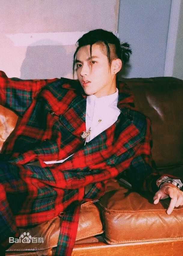 吴亦凡(KRIS)形象代言素颜照相册