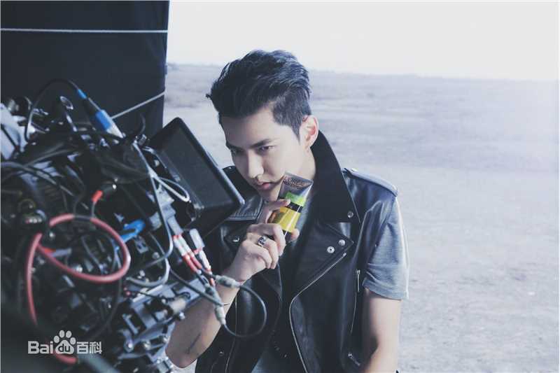 吴亦凡(KRIS)形象代言素颜照相册