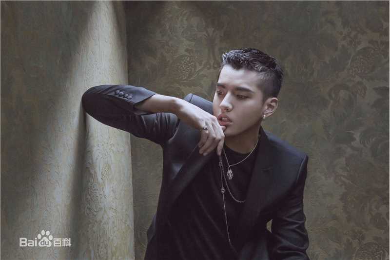 吴亦凡(KRIS)形象代言素颜照相册