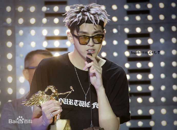 吴亦凡(KRIS)颁奖典礼素颜照相册