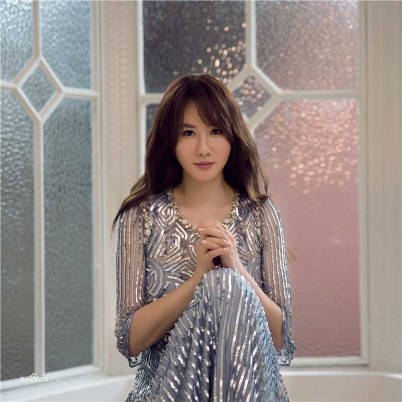 最新孟瑶(NatalieYaoMeng)在单曲《董先生》中的壁纸