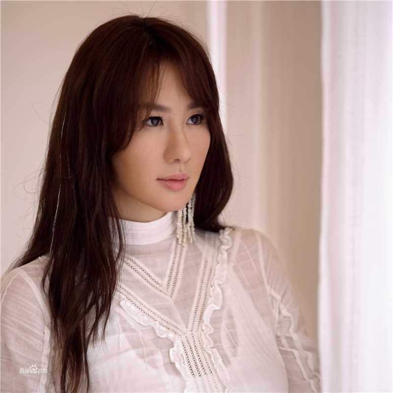 最新孟瑶(NatalieYaoMeng)在单曲《董先生》中的壁纸