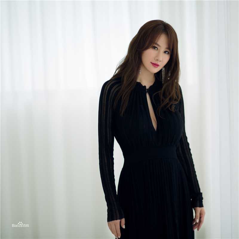 最新孟瑶(NatalieYaoMeng)在单曲《董先生》中的壁纸