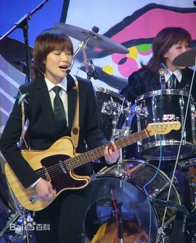 卢巧音(Candy Lo)演出照素颜照壁纸