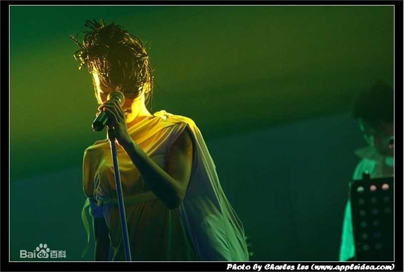 卢巧音(Candy Lo)演出照素颜照壁纸