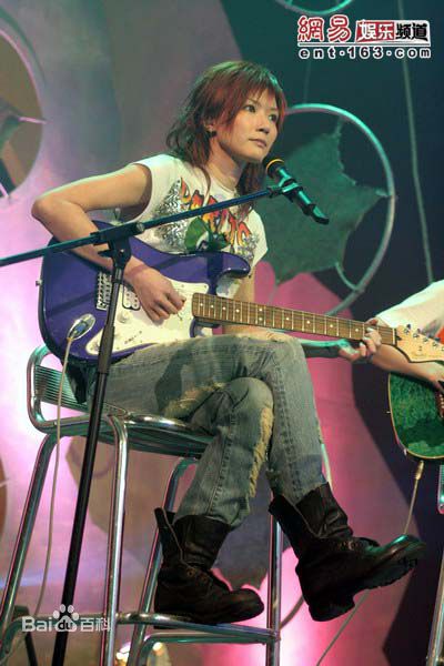 卢巧音(Candy Lo)演出照素颜照壁纸