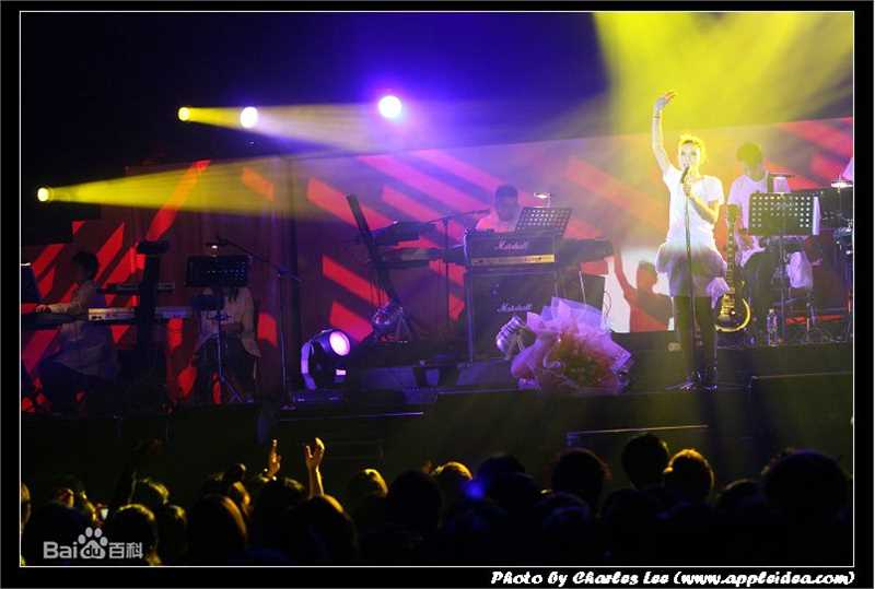 卢巧音(Candy Lo)演出照素颜照壁纸