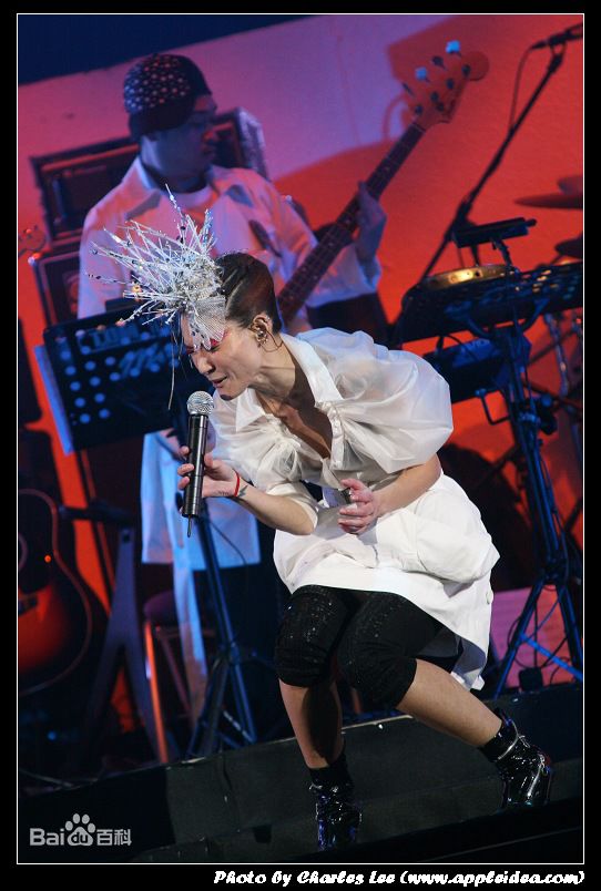 卢巧音(Candy Lo)演出照素颜照壁纸