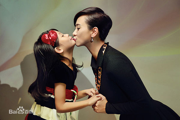 翁虹(Ewong ，Yvonne Yung Hung)前后照片