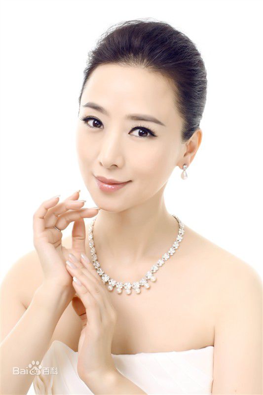 翁虹(Ewong ，Yvonne Yung Hung)慈善图片图册