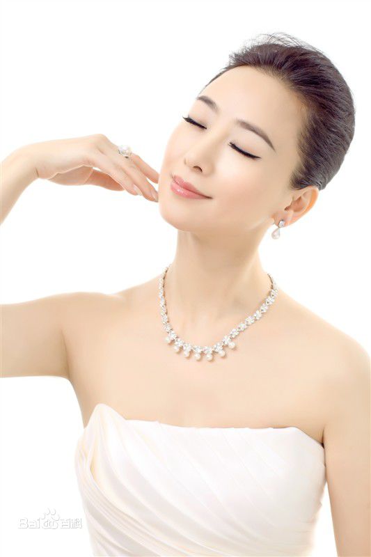 翁虹(Ewong ，Yvonne Yung Hung)慈善图片图册