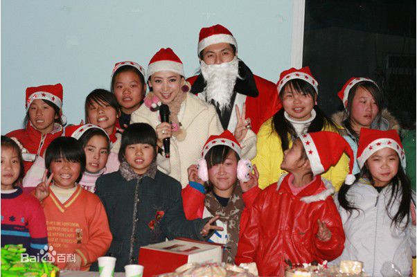 翁虹(Ewong ，Yvonne Yung Hung)出席各类公益活动图册