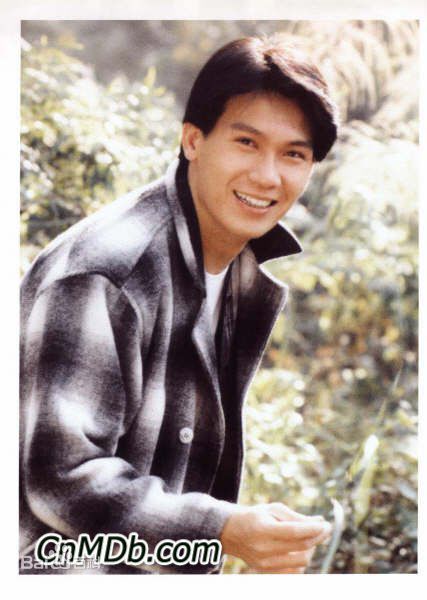 甄志强(YAN CHIKEUNG)生活照前后照片