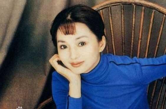 最新刘芳绮性感图片