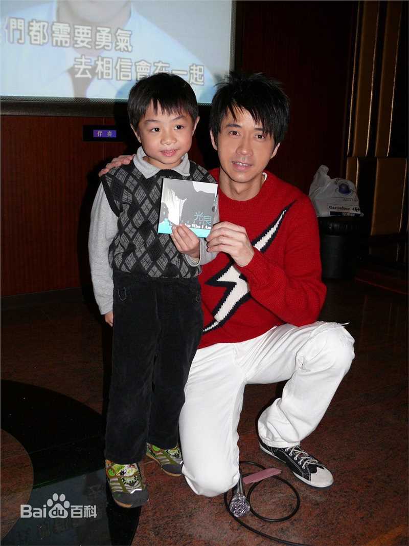 光良（艺名）(Michael Wong)出席活动素颜照壁纸