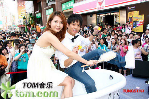 光良（艺名）(Michael Wong)台北签票会性感图片图集