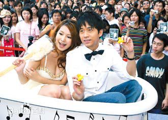 光良（艺名）(Michael Wong)台北签票会性感图片图集