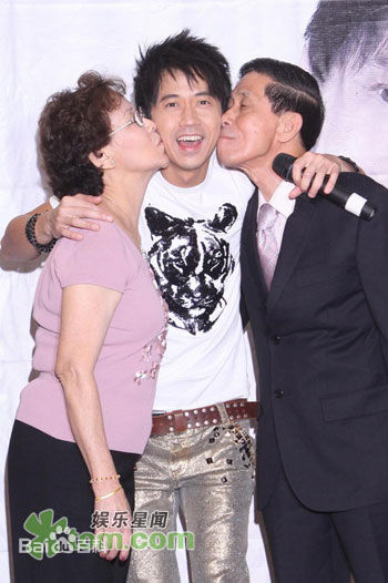 光良（艺名）(Michael Wong)2008年11月15日台北小巨蛋演唱会前后照片