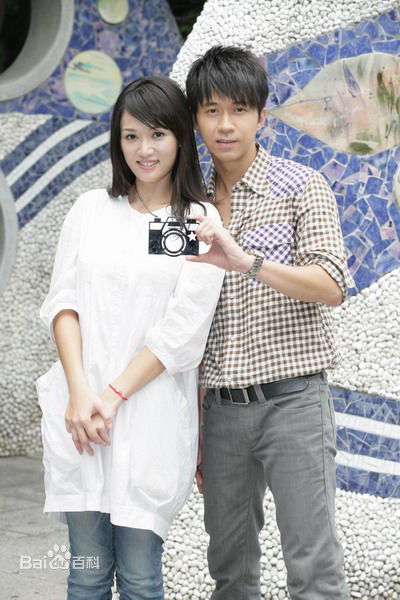 光良（艺名）(Michael Wong)右手边MV图集前后照片