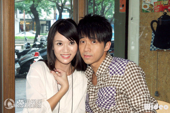 光良（艺名）(Michael Wong)右手边MV图集前后照片