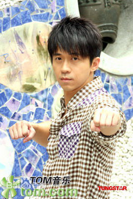 光良（艺名）(Michael Wong)右手边MV图集前后照片