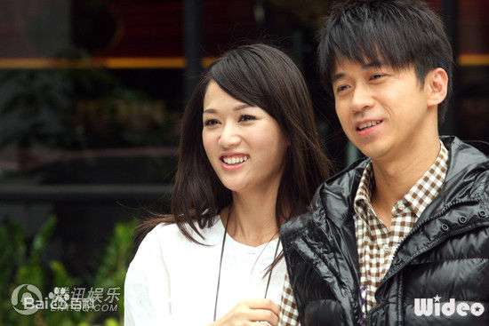 光良（艺名）(Michael Wong)右手边MV图集前后照片